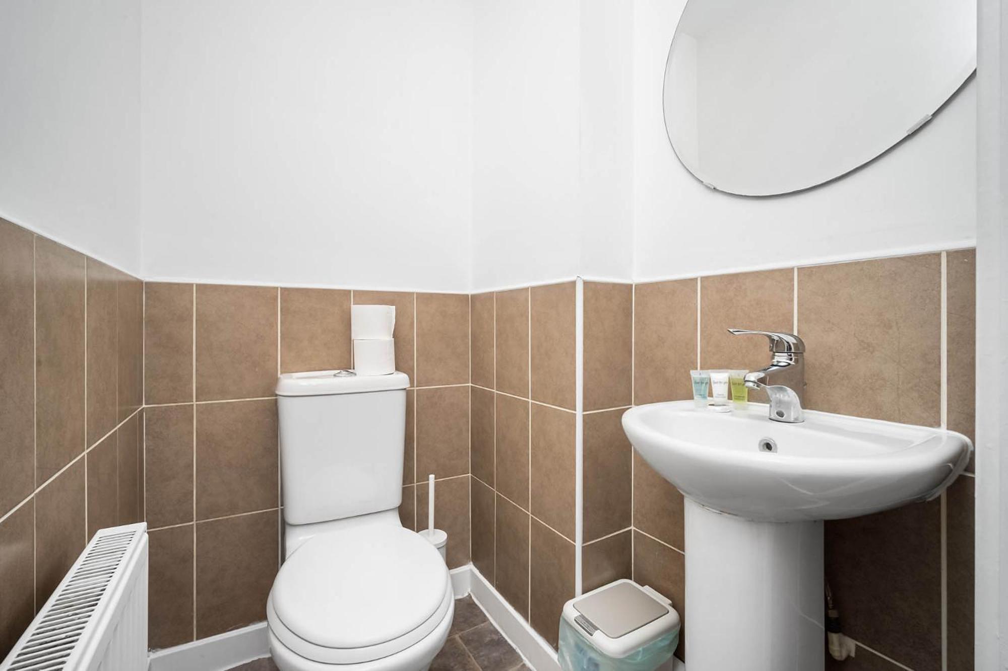 2 Bedroom House - Garden & Parking 2Gm - Wifi برمنغهام المظهر الخارجي الصورة
