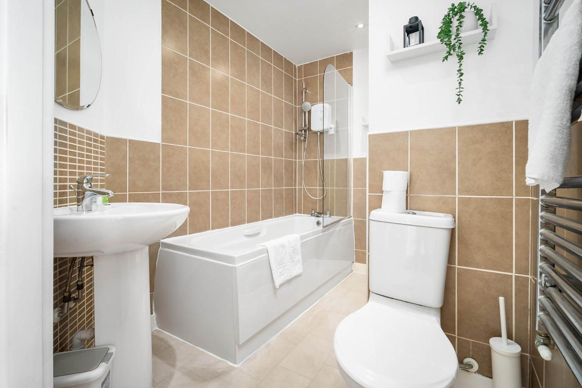 2 Bedroom House - Garden & Parking 2Gm - Wifi برمنغهام المظهر الخارجي الصورة